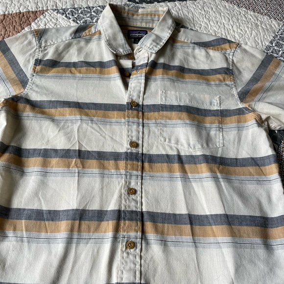 Patagonia short sleeve button down - Picture 2 of 5